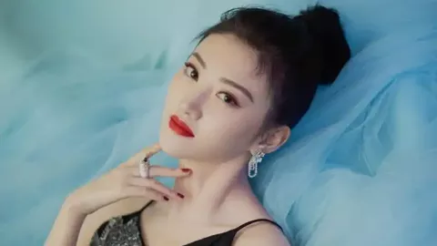 字母哥超市抢劫见义勇为